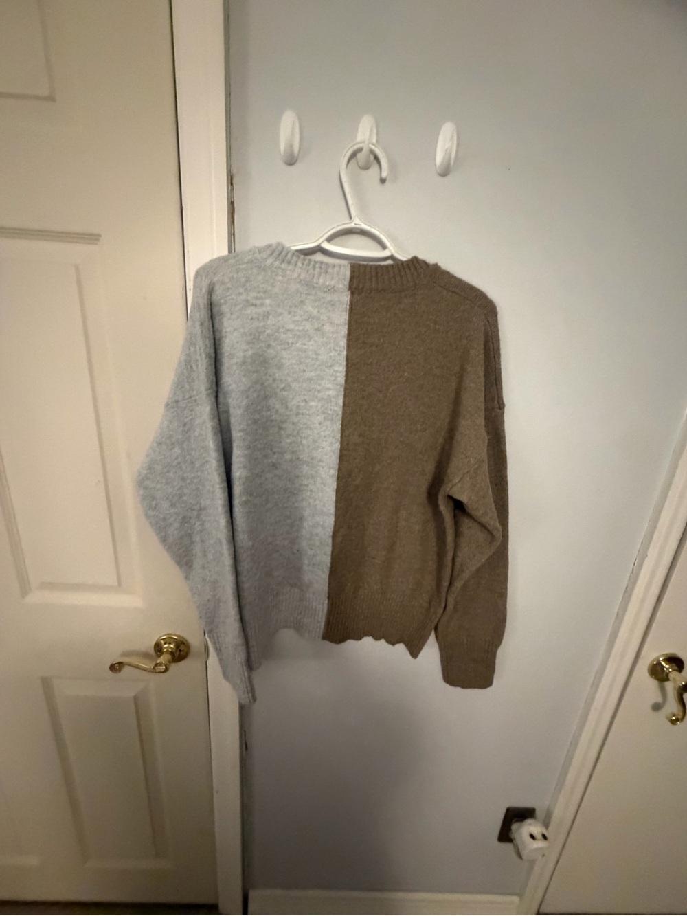 Two-Tone V-Neck Sweater in Olive and Light Gray